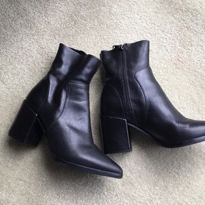 Ladies boots